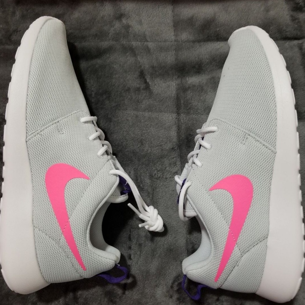 Nike Roshe One Women Running Shoe - Picture 2 of 4